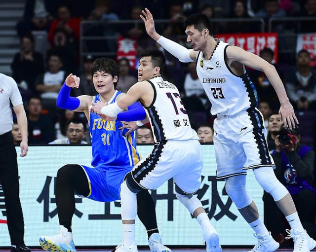 雷恩控球率碾压对手,却遭反击痛失三分  雷恩控球率碾压对手,却遭反击痛失三分